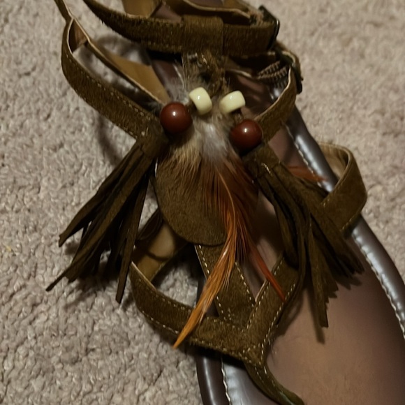 MOSSIMO Supply Co Tassel and Feather Sandals with 1 inch heel - Picture 7 of 7